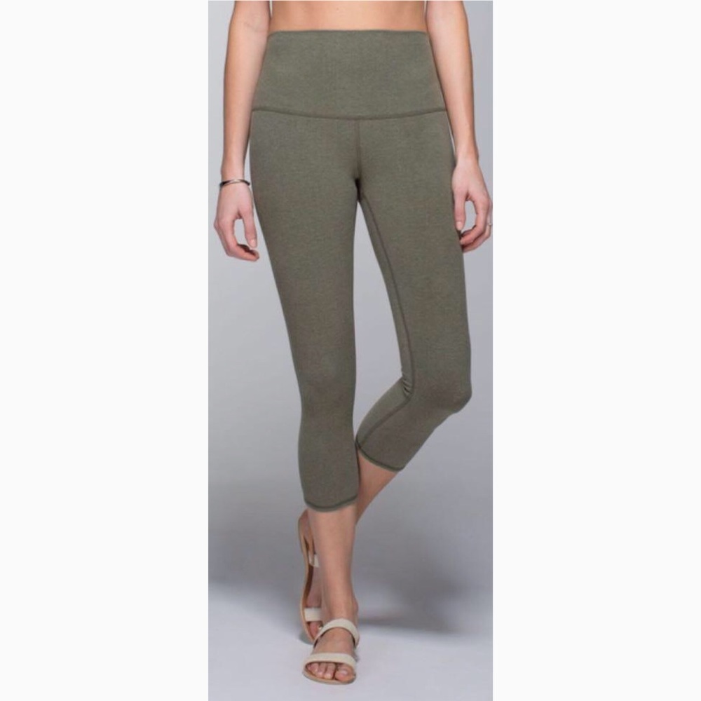 Lululemon wunder under crop leggings size 4 EUC